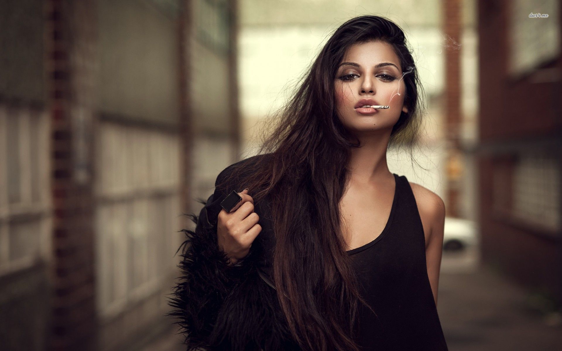 A playful frame from Sassy girls — online in Hannover