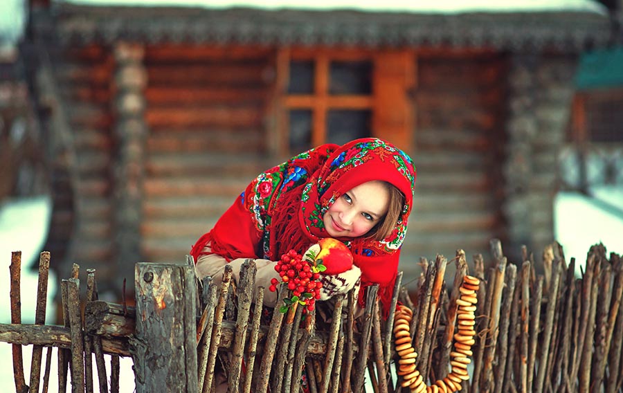 Sexy girl Women in Slavic costumes in Hannover