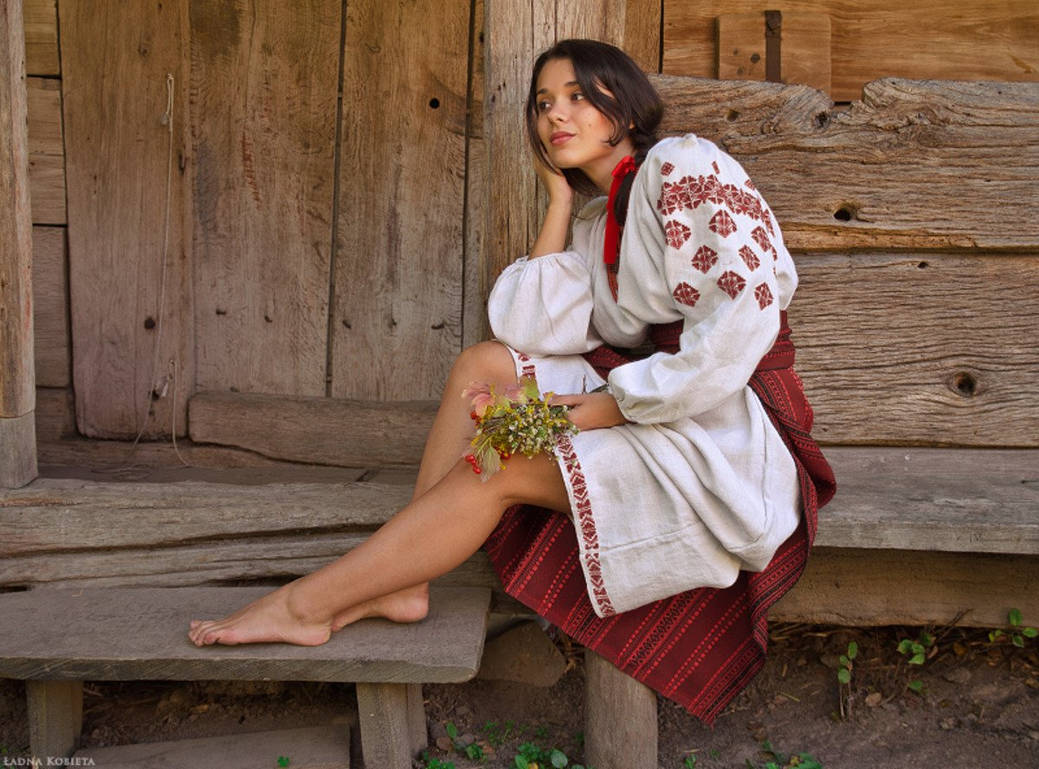 Fresh photos, fresh mood — Women in Slavic costumes online in Hannover