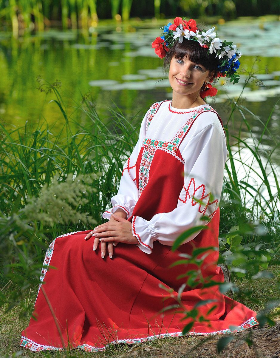 Beautiful girl Girls in Slavic costumes in Hannover